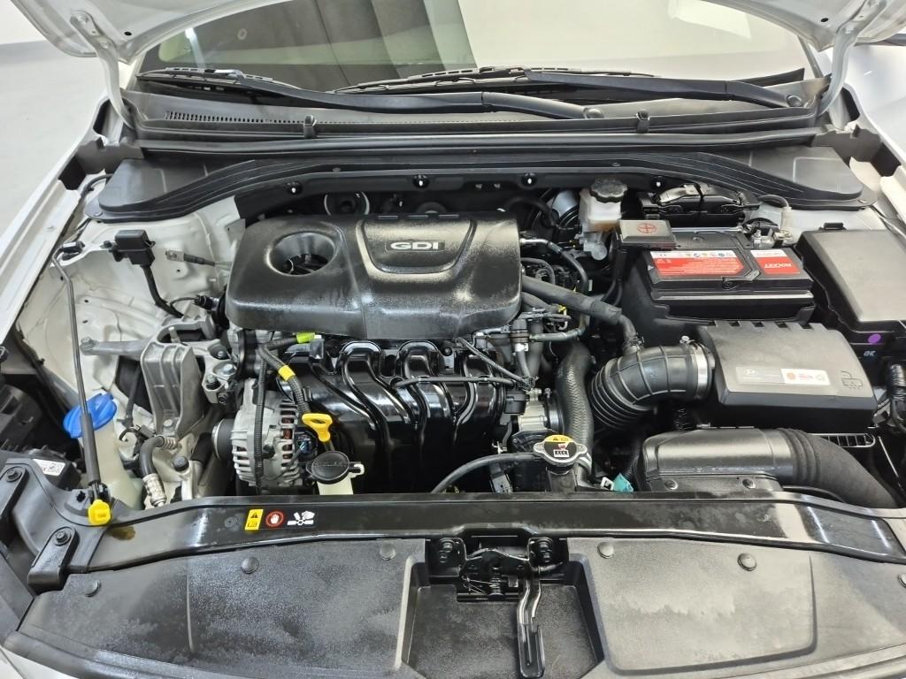 2017 HYUNDAI AVANTE AD 