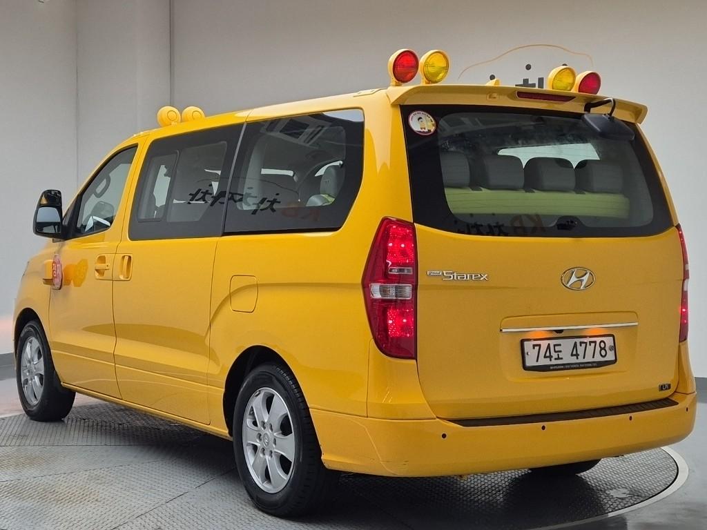 2021 HYUNDAI THE NEW GRAND STAREX 