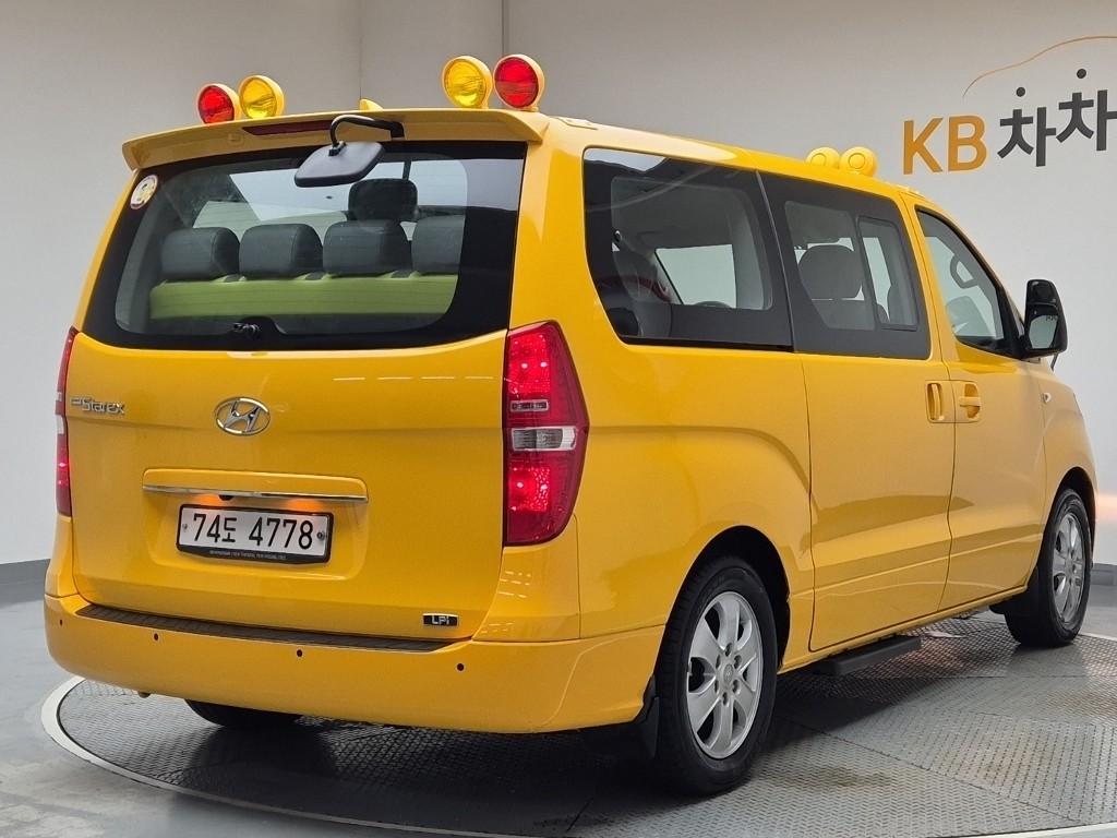 2021 HYUNDAI THE NEW GRAND STAREX 