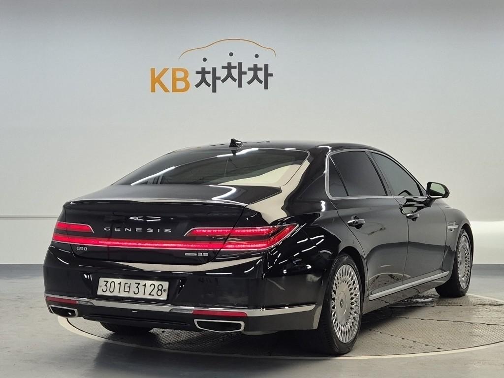 2019 GENESIS G90 