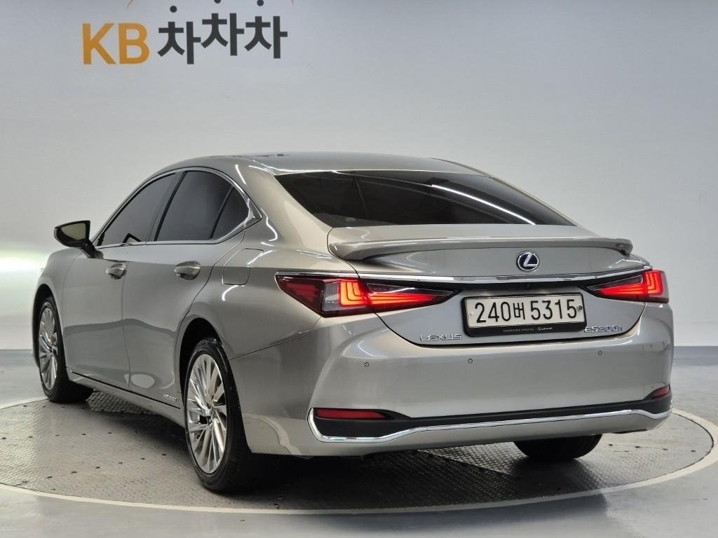 2022 LEXUS ES 