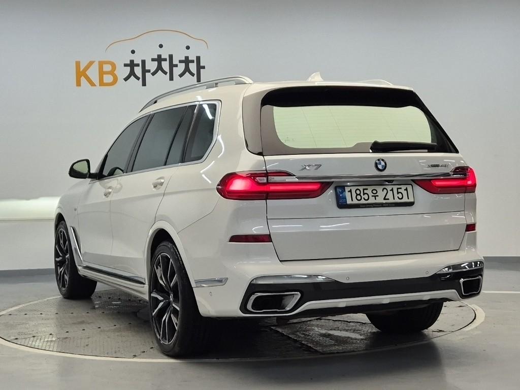 2021 BMW X7 