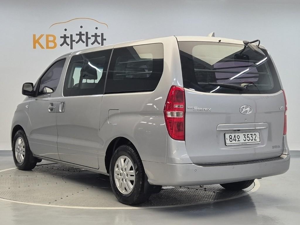 2021 HYUNDAI THE NEW GRAND STAREX 