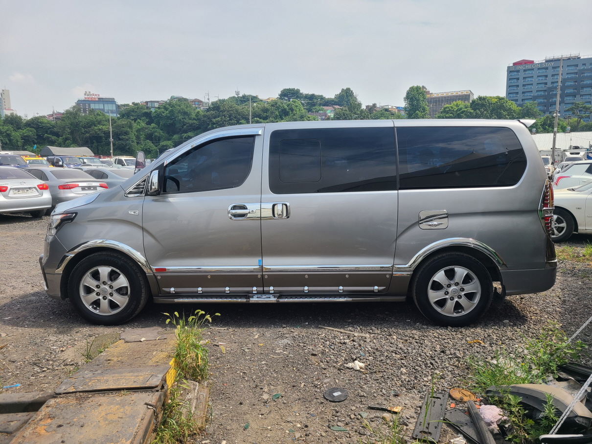 2019 HYUNDAI GRAND STAREX 