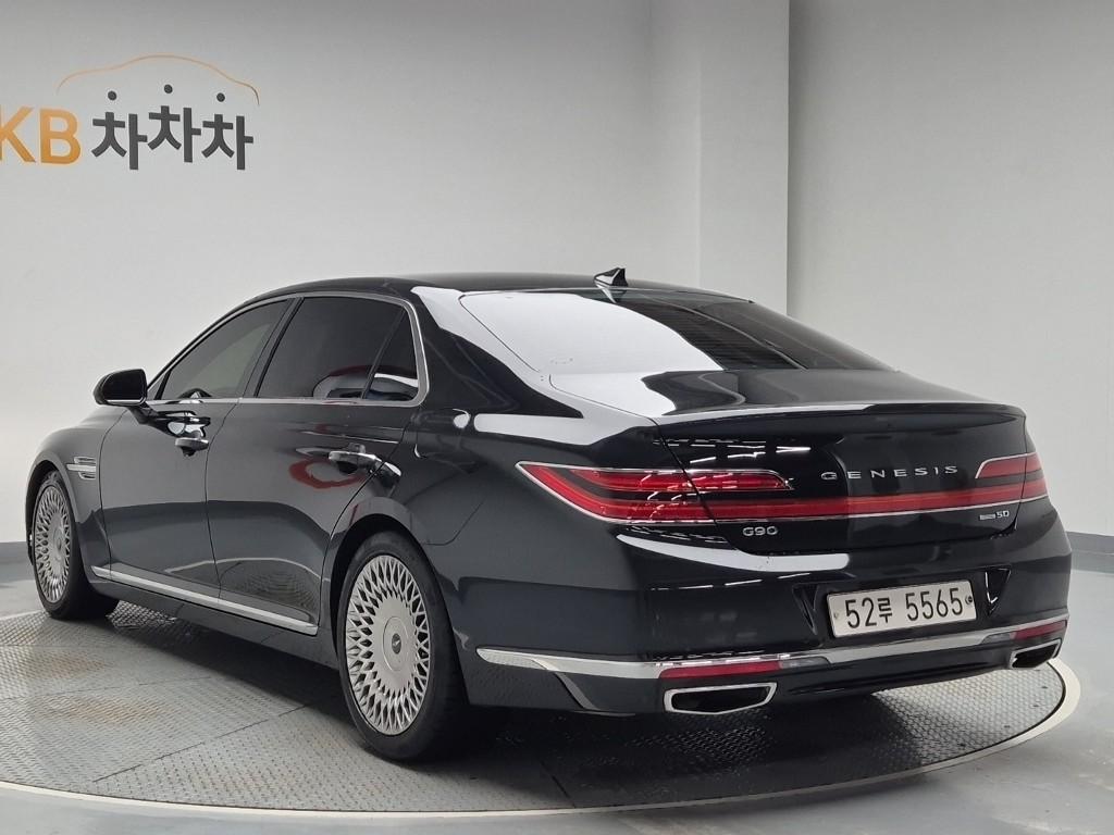 2019 GENESIS G90 