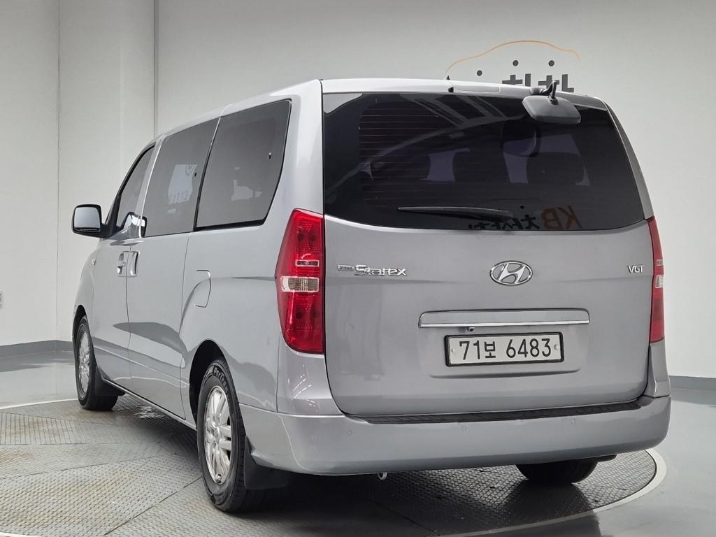 2017 HYUNDAI GRAND STAREX 