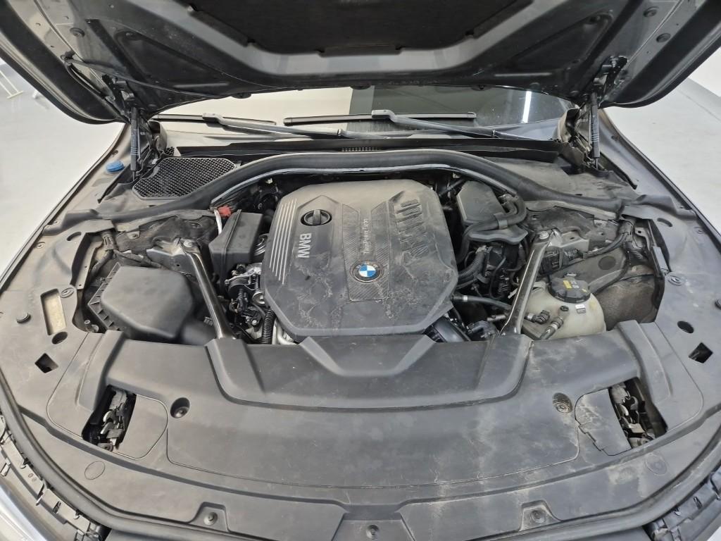 2017 BMW 7 SERIES (6Gen) 