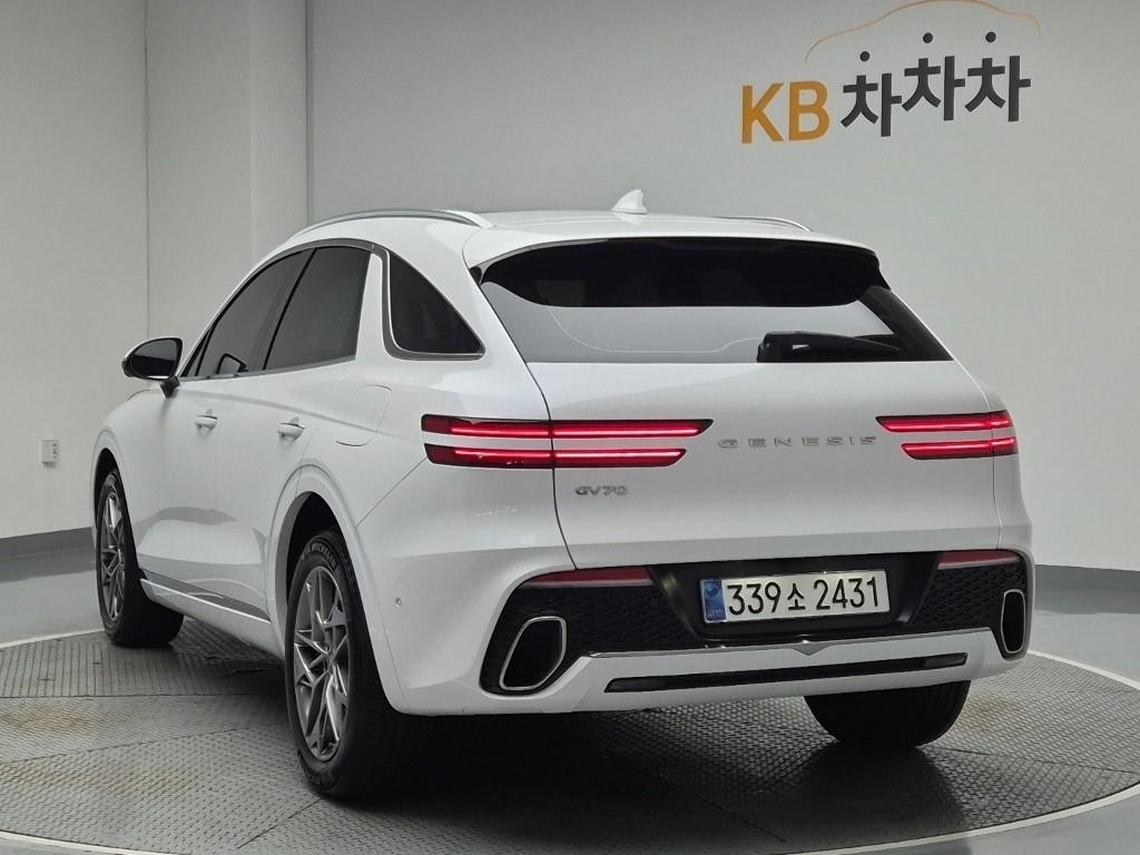 2023 GENESIS GV70 