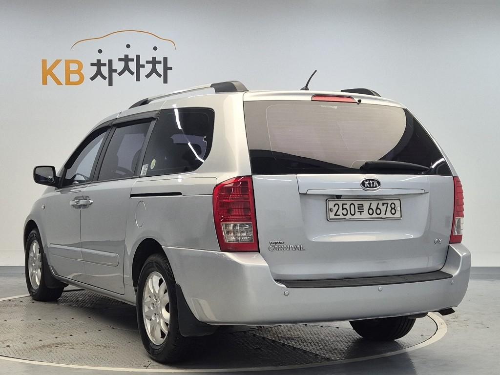 2010 KIA GRAND CARNIVAL 