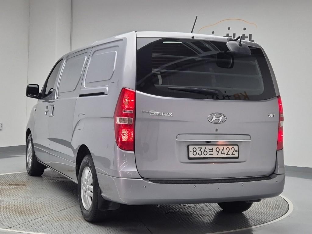 2018 HYUNDAI THE NEW GRAND STAREX 