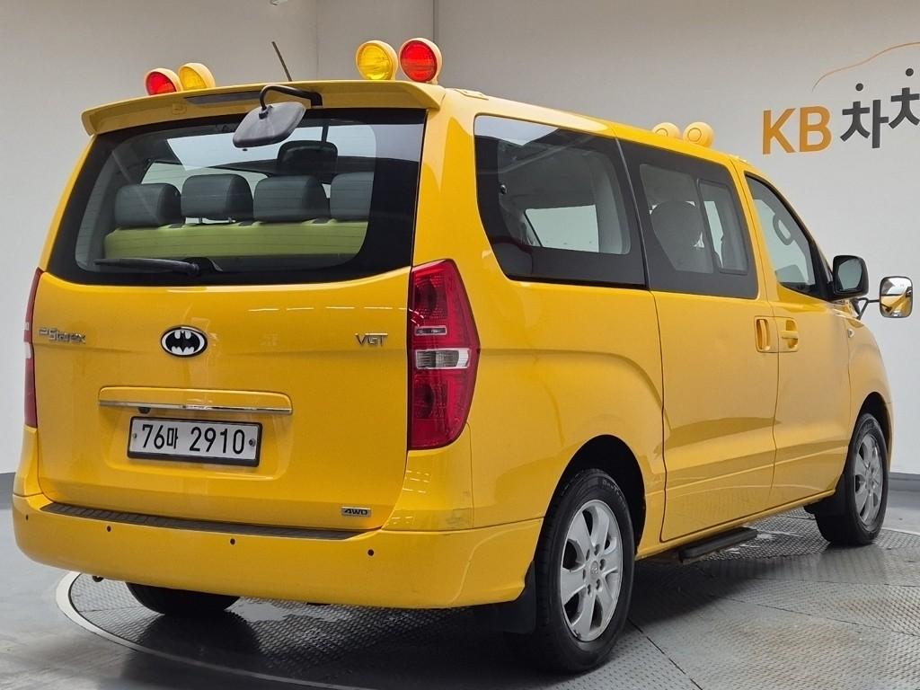 2017 HYUNDAI GRAND STAREX 