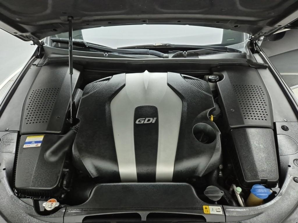 2012 HYUNDAI GENESIS 