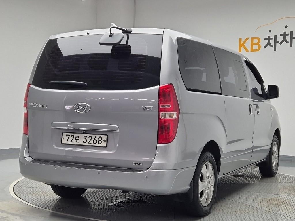 2017 HYUNDAI GRAND STAREX 