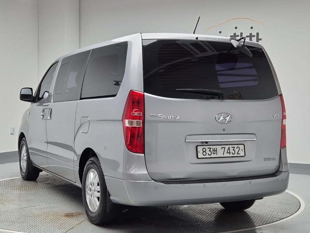 2017 HYUNDAI GRAND STAREX 