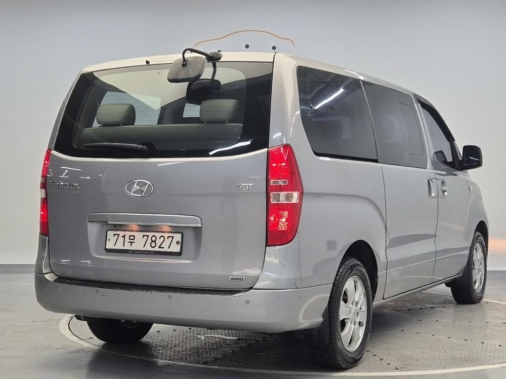 2018 HYUNDAI THE NEW GRAND STAREX 