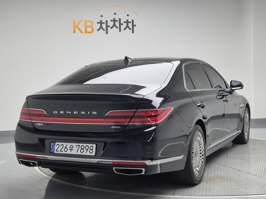 2022 GENESIS G90 