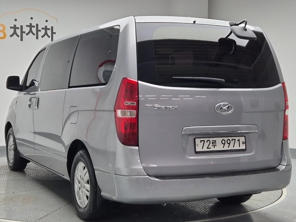 2017 HYUNDAI GRAND STAREX 