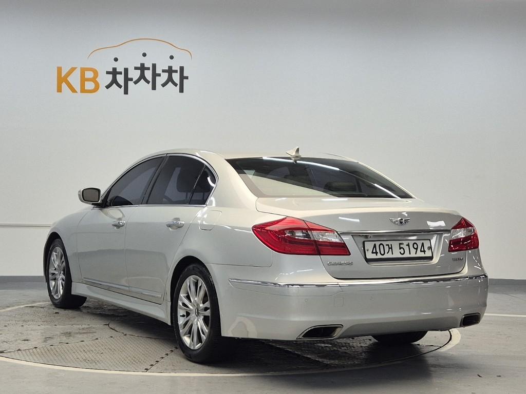 2012 HYUNDAI GENESIS 