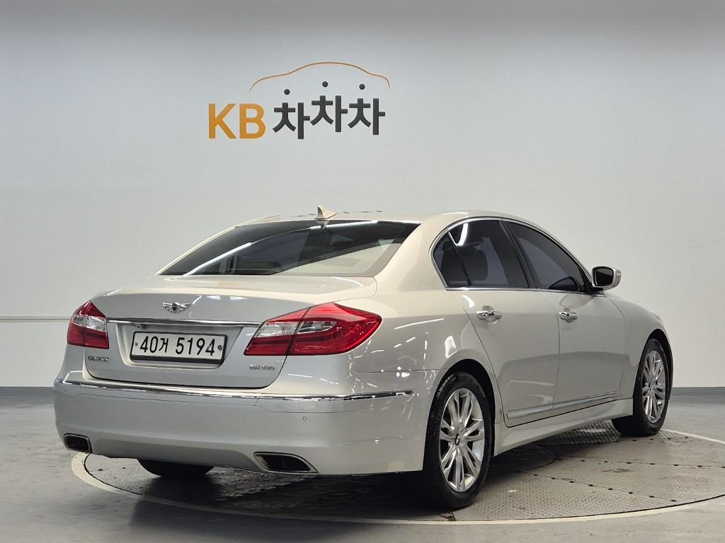 2012 HYUNDAI GENESIS 