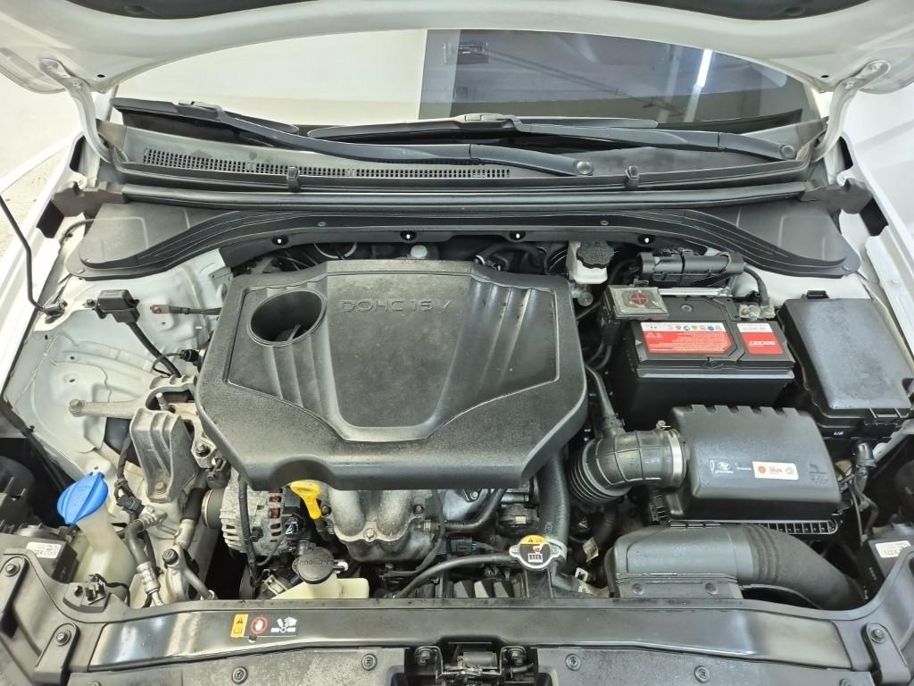 2017 HYUNDAI AVANTE AD 