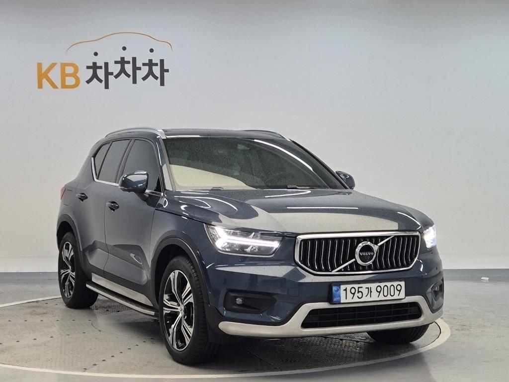 2022 VOLVO XC40 