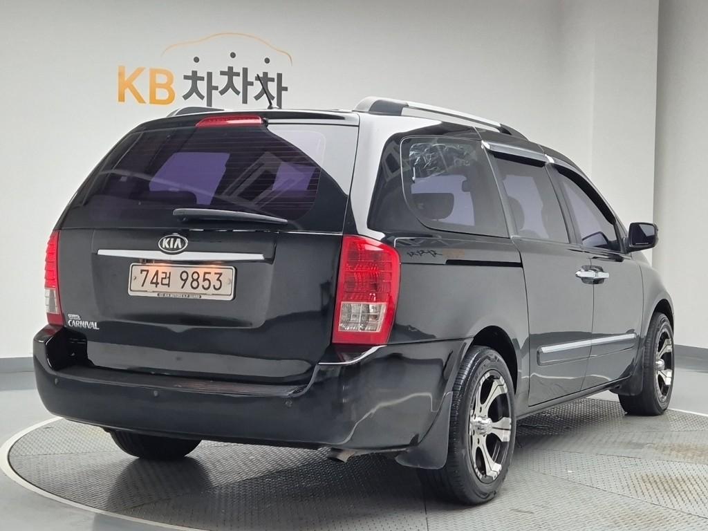 2013 KIA CARNIVAL R 