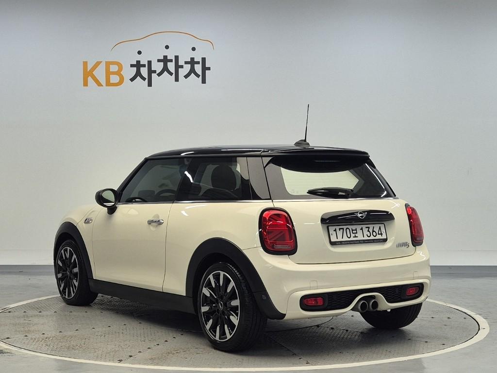 2021 MINI COOPER 