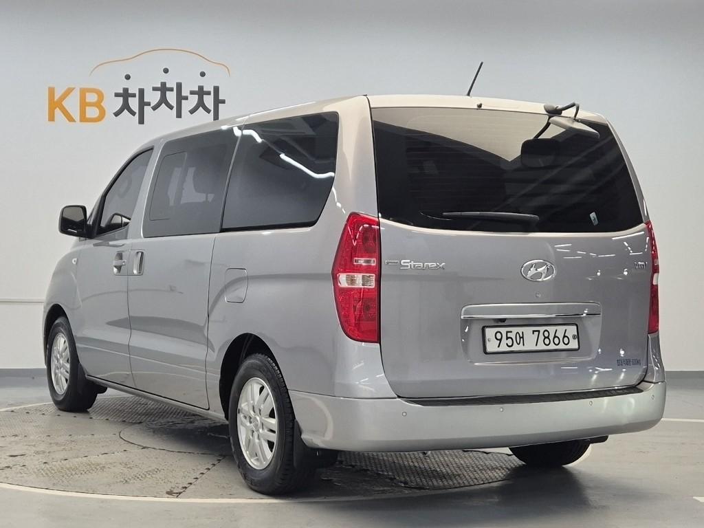 2017 HYUNDAI GRAND STAREX 