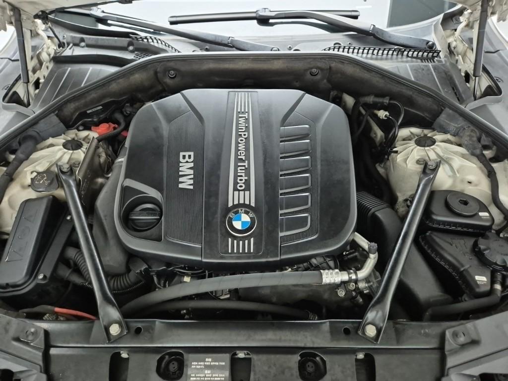 2013 BMW 7 SERIES (5Gen) 