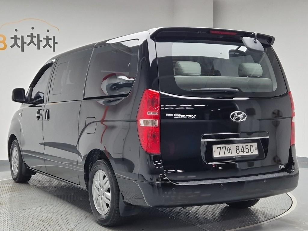 2017 HYUNDAI GRAND STAREX 