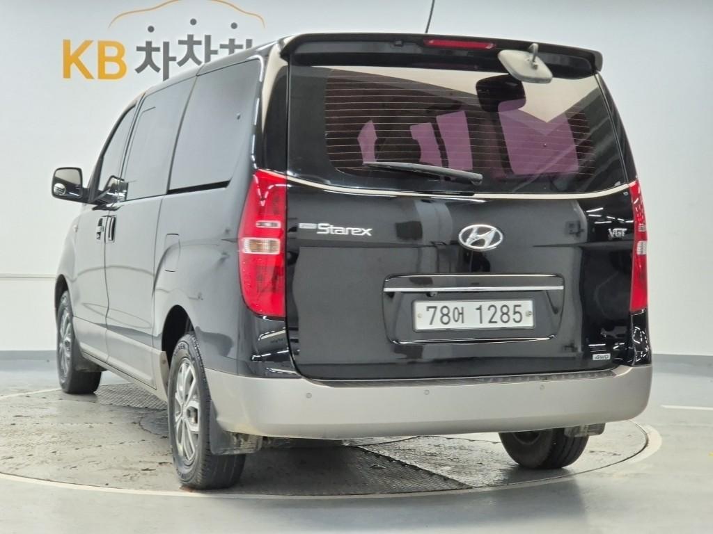 2017 HYUNDAI GRAND STAREX 