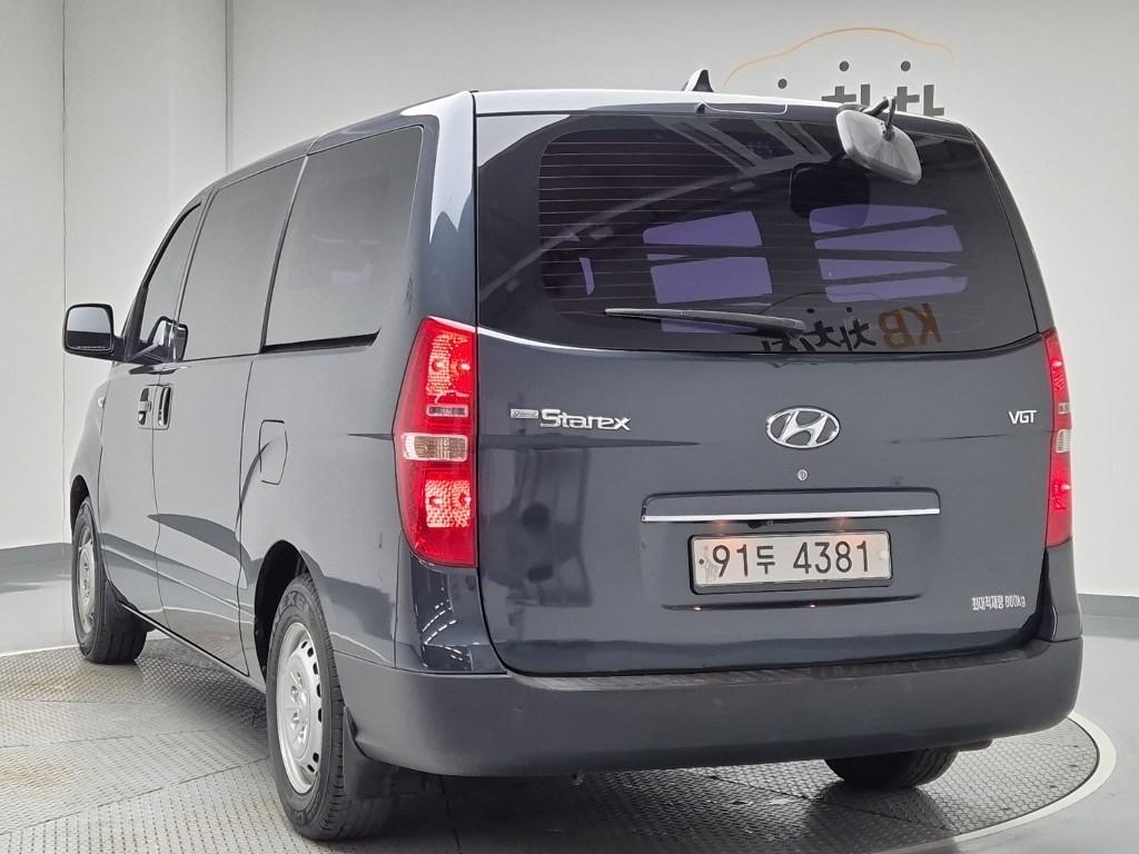 2018 HYUNDAI THE NEW GRAND STAREX 