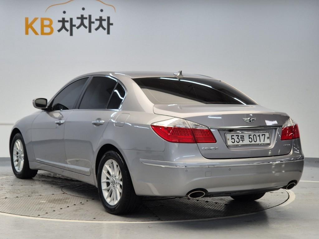 2011 HYUNDAI GENESIS 