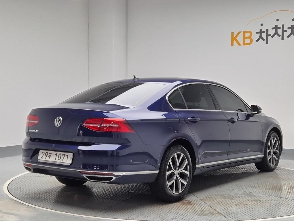 2018 VOLKSWAGEN PASSAT GT (8Gen) 