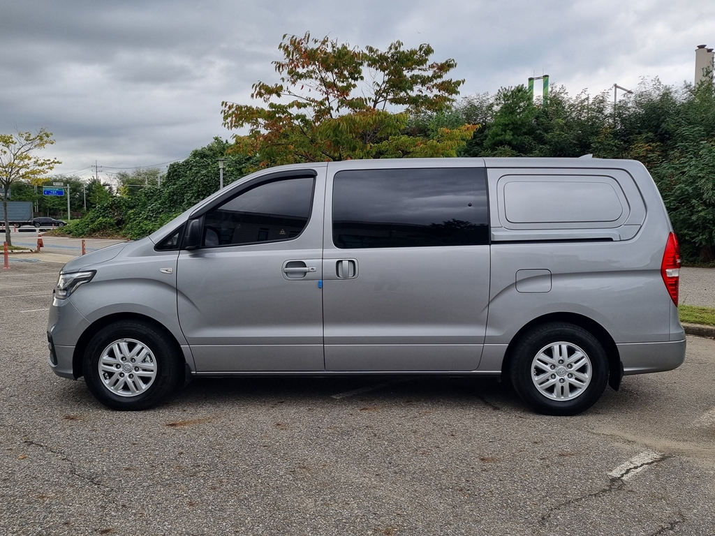 2020 HYUNDAI THE NEW GRAND STAREX 5seat Diesel Van Modern