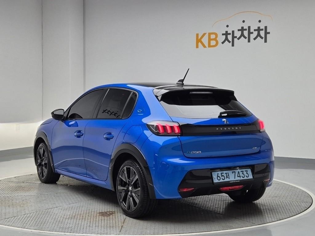 2023 PEUGEOT e-208 