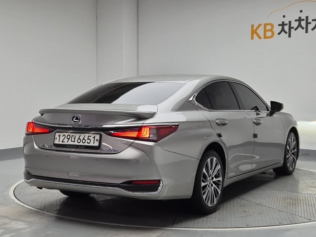 2020 LEXUS ES 