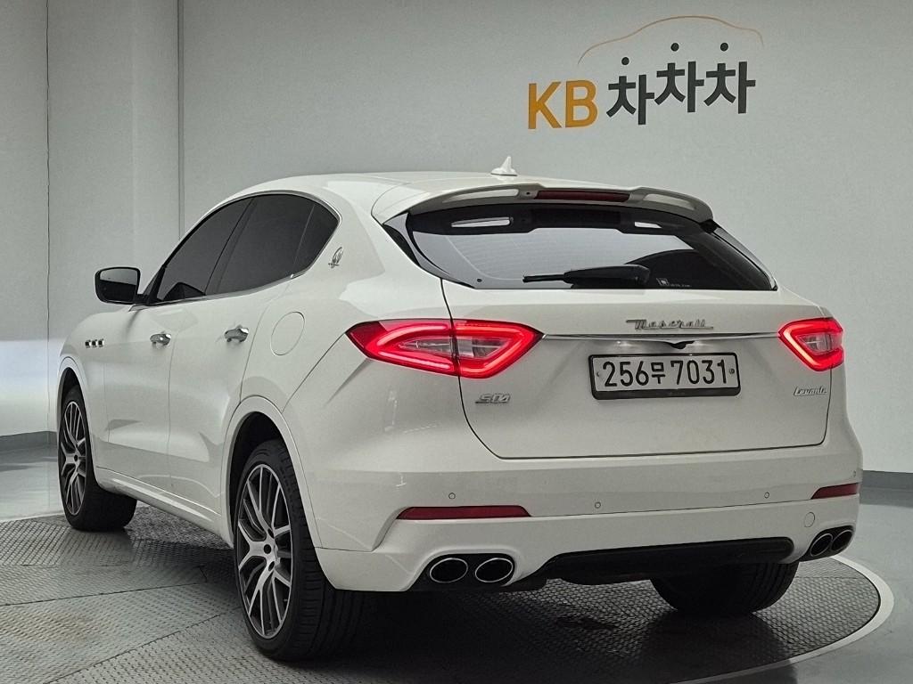 2017 MASERATI LEVANTE 