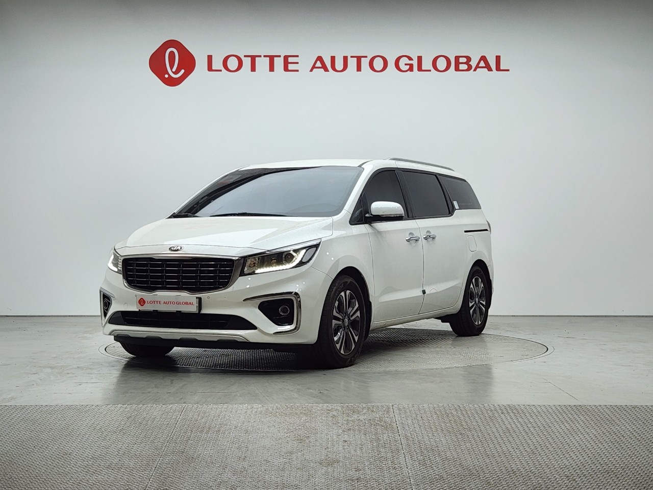 2019 KIA THE NEW CARNIVAL 9seat Diesel Luxury