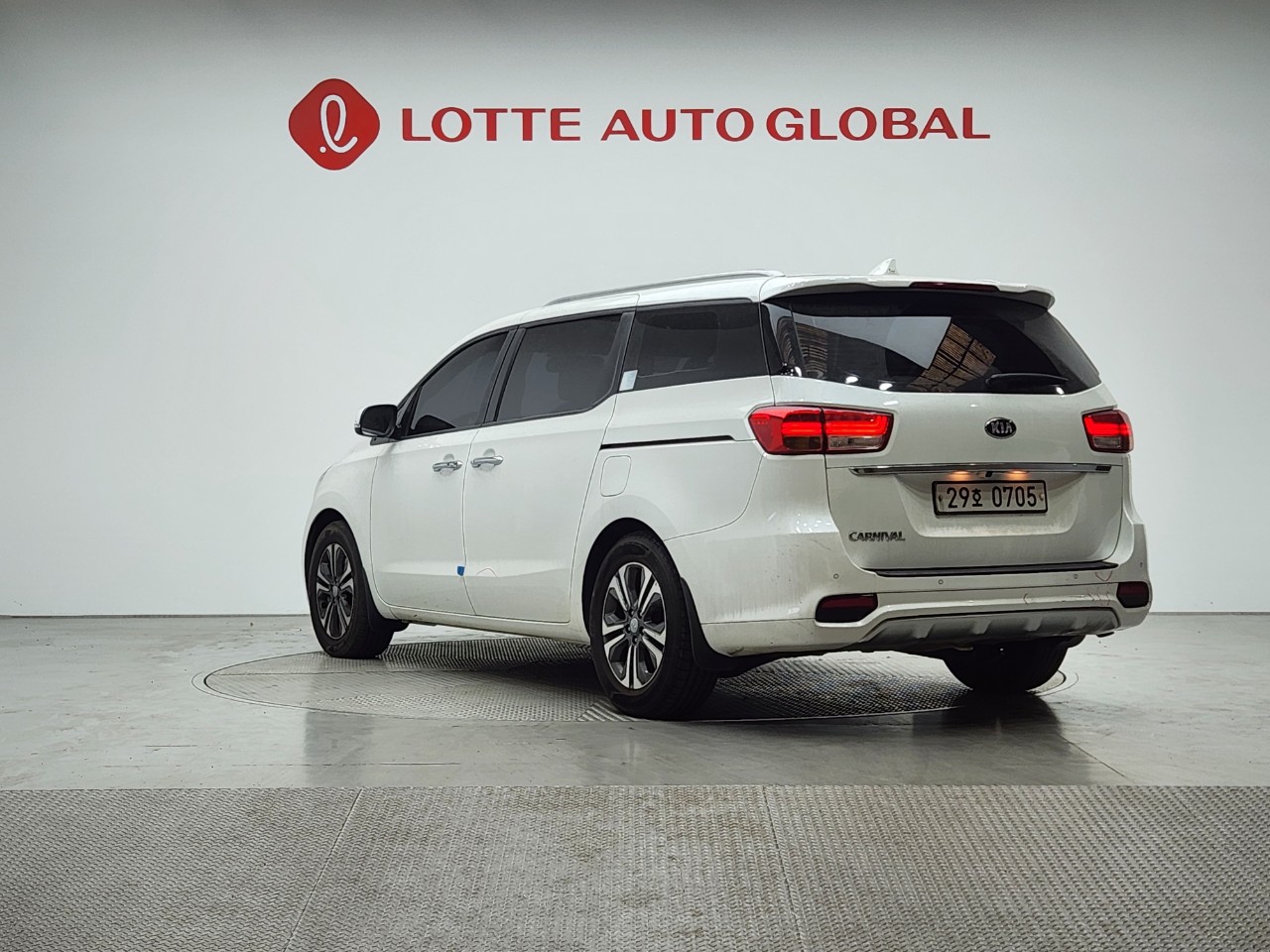 2019 KIA THE NEW CARNIVAL 9seat Diesel Luxury