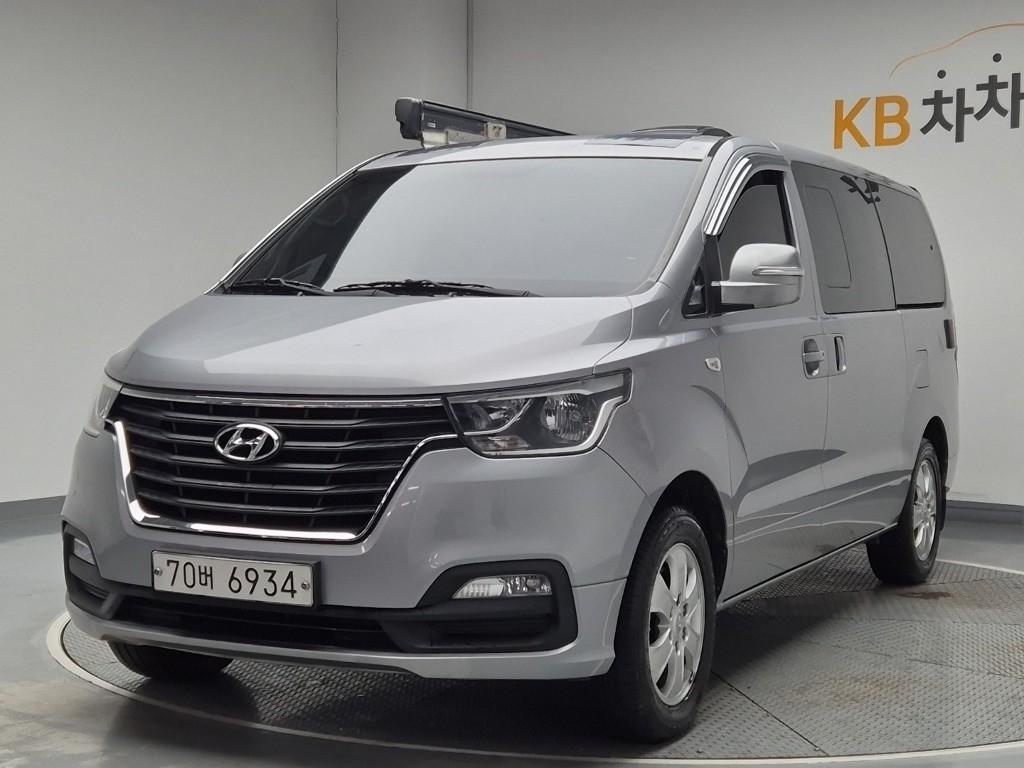 2018 HYUNDAI THE NEW GRAND STAREX 