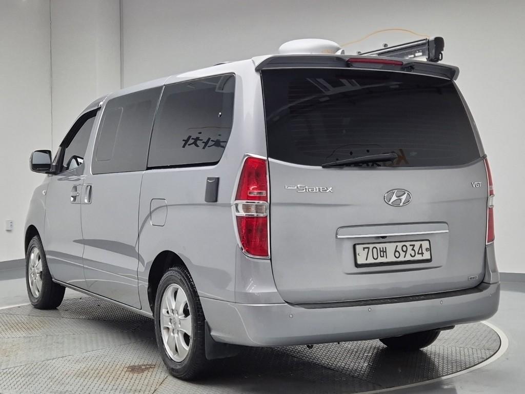 2018 HYUNDAI THE NEW GRAND STAREX 