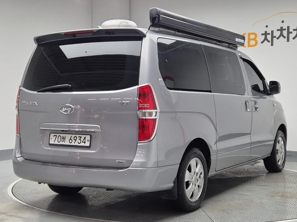 2018 HYUNDAI THE NEW GRAND STAREX 