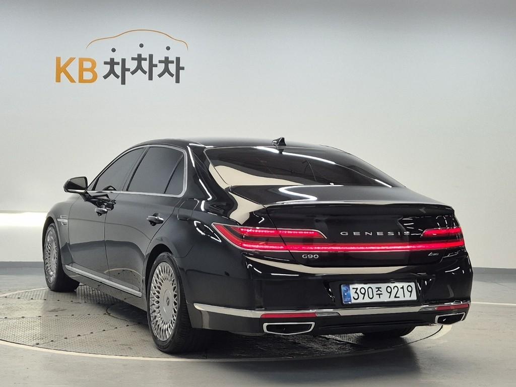 2021 GENESIS G90 