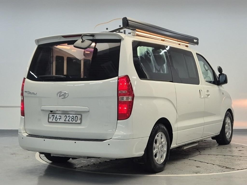 2011 HYUNDAI GRAND STAREX 