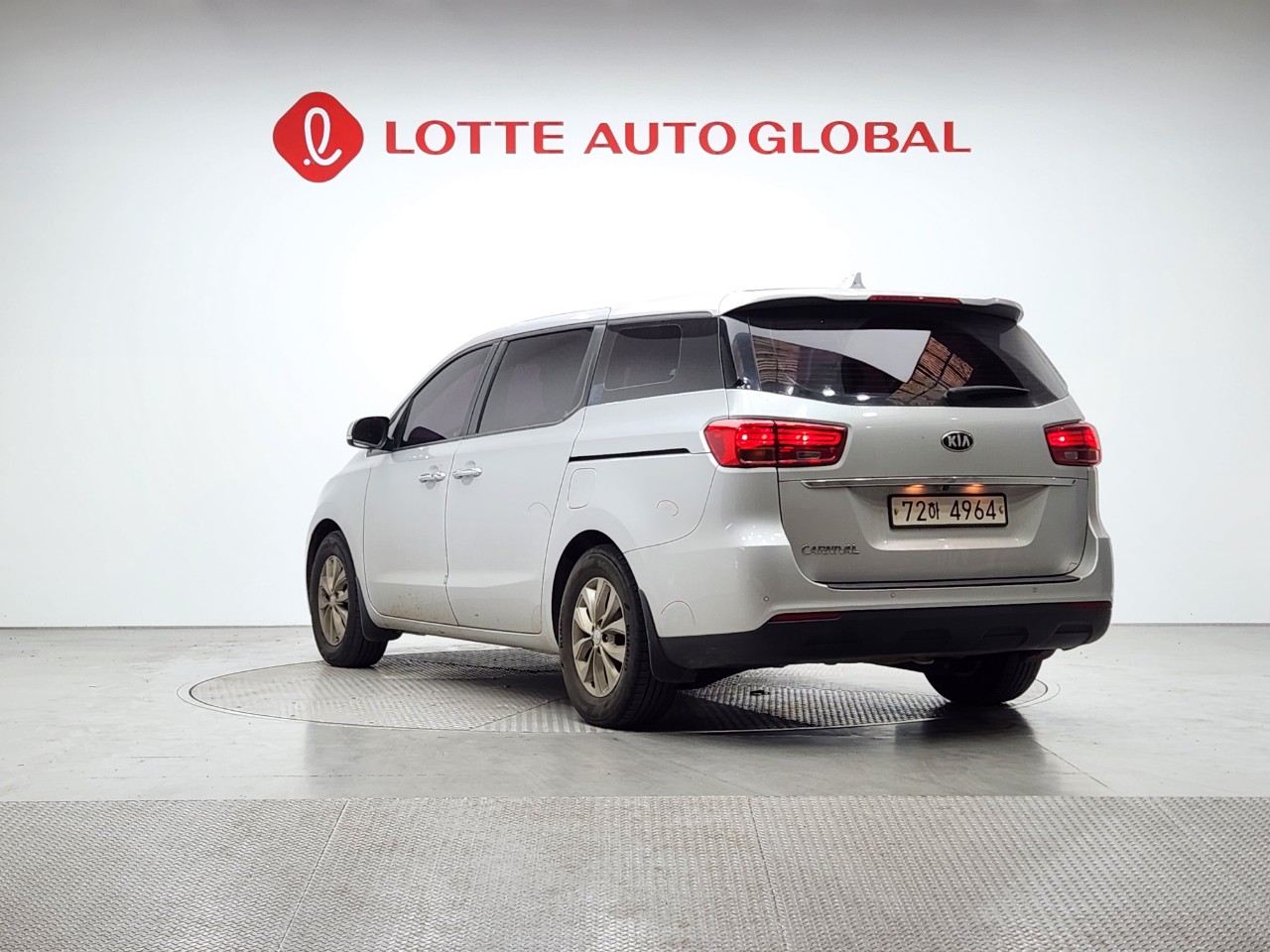 2020 KIA THE NEW CARNIVAL 11seat Diesel Deluxe