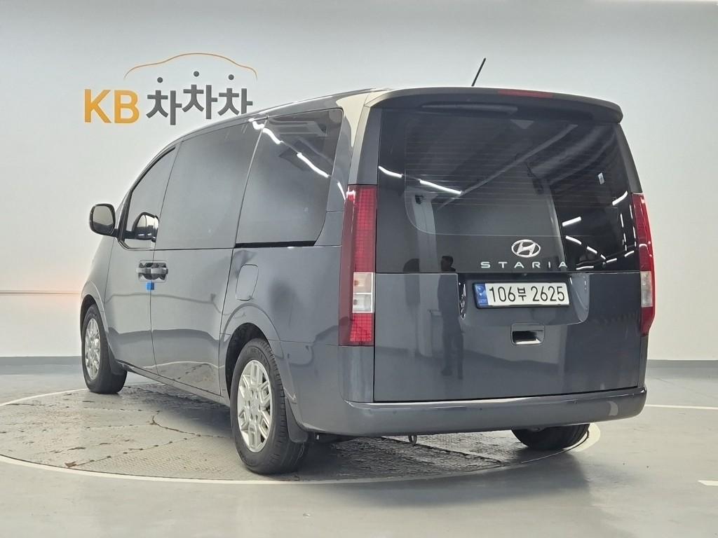 2023 HYUNDAI STARIA 