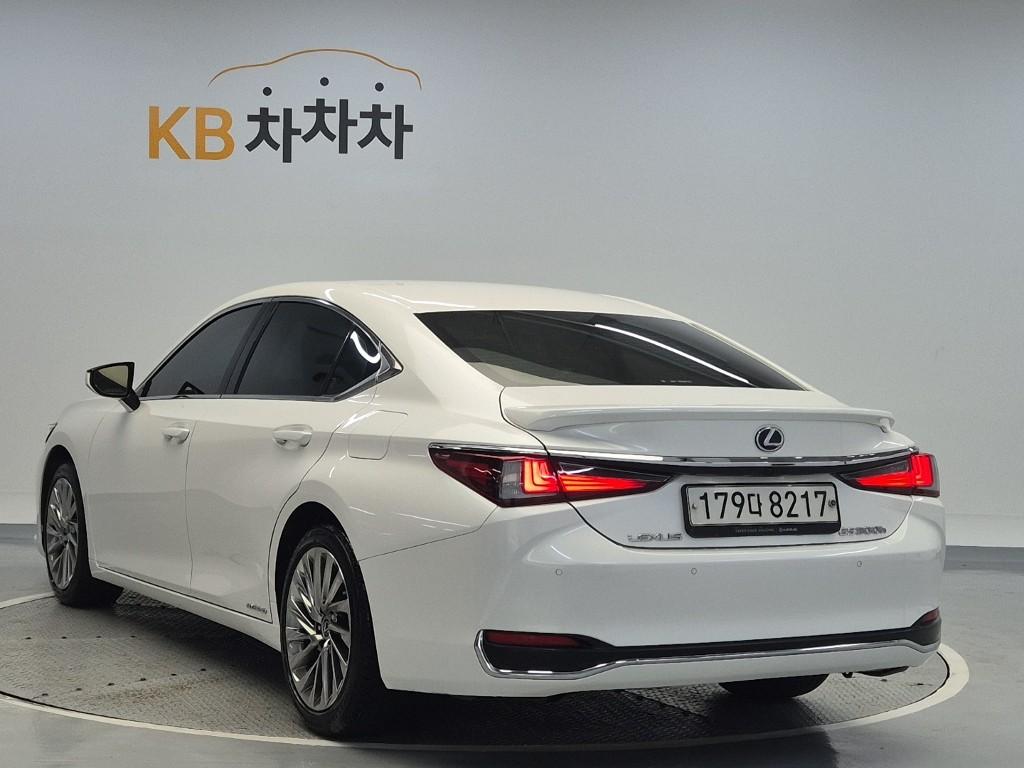 2020 LEXUS ES 