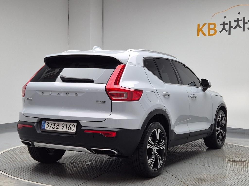 2020 VOLVO XC40 