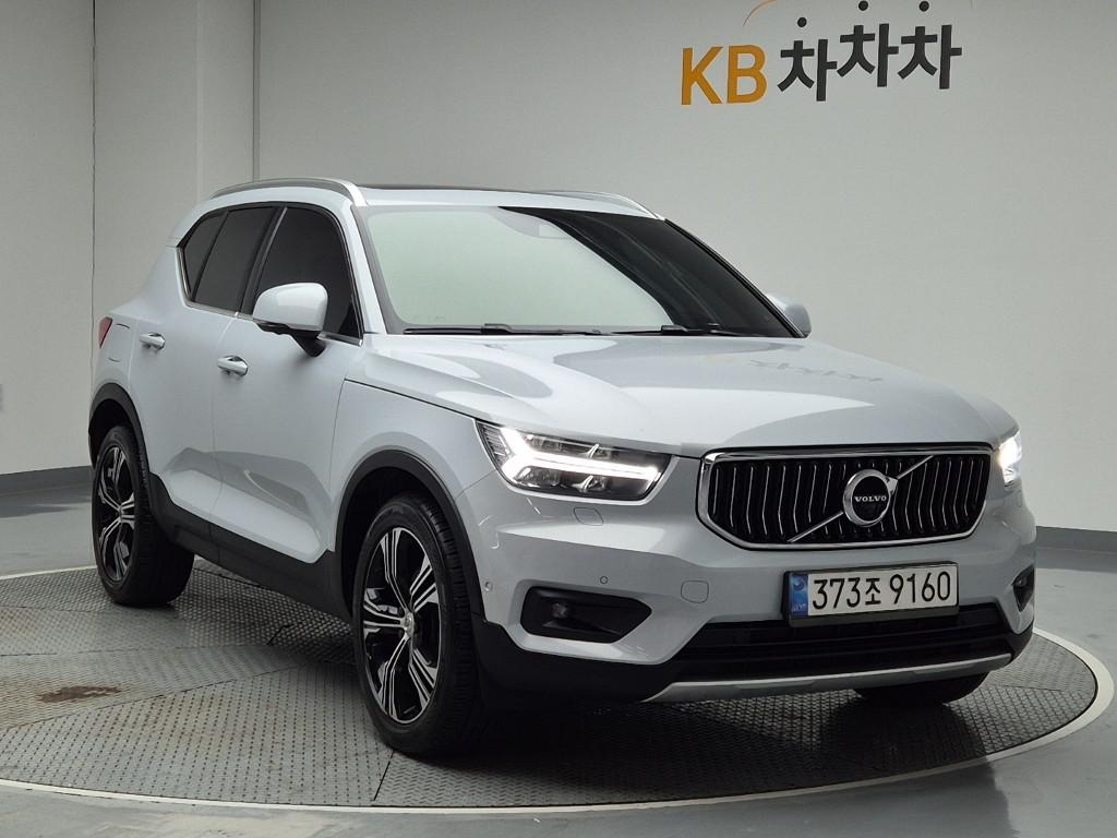 2020 VOLVO XC40 